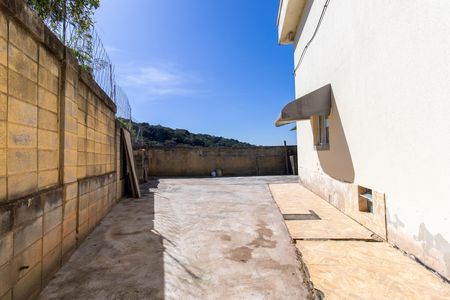 Quintal dos fundos de casa de condomínio para alugar com 2 quartos, 61m² em Lajeado, Cotia