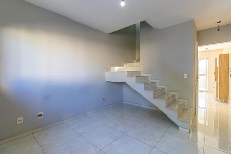 Casa de Condomínio para alugar com 2 quartos, 61m² em Lajeado, Cotia