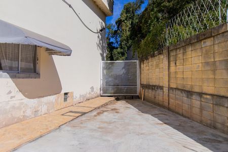 Casa de condomínio para alugar com 61m², 2 quartos e 2 vagas Casa de condomínio para alugar com 61m², 2 quartos e 2 vagasQuintal dos fundos