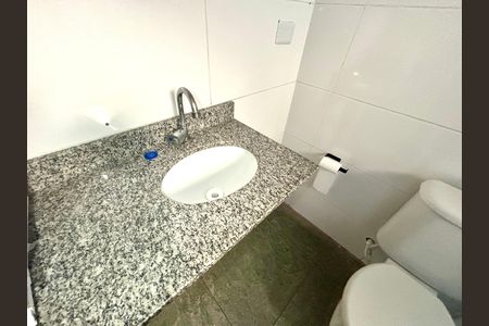 Casa de condomínio para alugar com 60m², 2 quartos e 1 vagaBanheiro da Suíte 1
