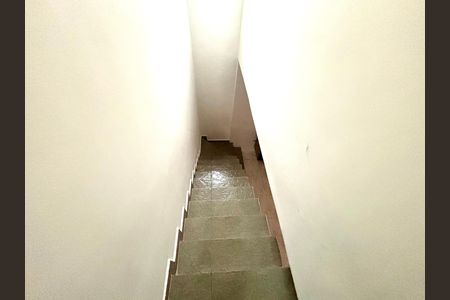 Casa de condomínio para alugar com 60m², 2 quartos e 1 vagaEscada