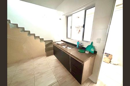 Cozinha de apartamento para alugar com 2 quartos, 60m² em Cangaiba, São Paulo
