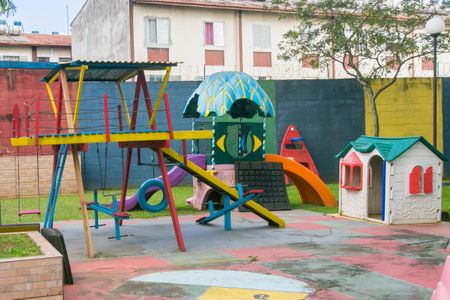Apartamento à venda com 48m², 2 quartos e 1 vaga Apartamento à venda com 48m², 2 quartos e 1 vagaÁrea comum - Playground