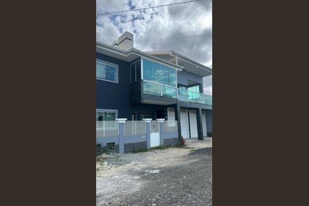 Casa para alugar com 100m², 3 quartos e 1 vaga Casa para alugar com 100m², 3 quartos e 1 vagaFachada