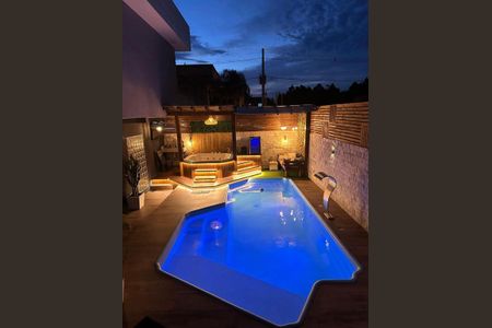 Casa para alugar com 100m², 3 quartos e 1 vaga Casa para alugar com 100m², 3 quartos e 1 vagaPiscina