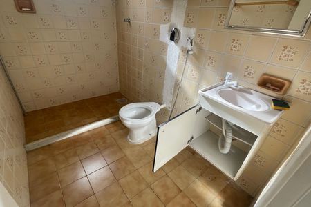 Casa para alugar com 54m², 2 quartos e 1 vaga Casa para alugar com 54m², 2 quartos e 1 vagaBanheiro