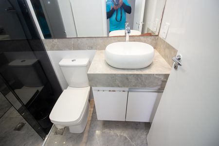 Banheiro da Suíte de apartamento para alugar com 3 quartos, 75m² em Cabral, Contagem