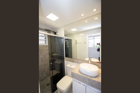 Banheiro da Suíte de apartamento para alugar com 3 quartos, 75m² em Cabral, Contagem