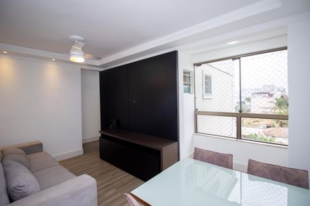 Sala de apartamento para alugar com 3 quartos, 75m² em Cabral, Contagem