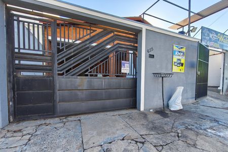 Casa à venda com 260m², 3 quartos e 2 vagas Casa à venda com 260m², 3 quartos e 2 vagasFachada
