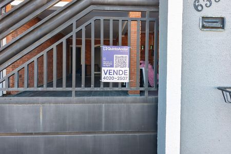 Casa à venda com 260m², 3 quartos e 2 vagas Casa à venda com 260m², 3 quartos e 2 vagasPLACA INSTALADA NA FACHADA