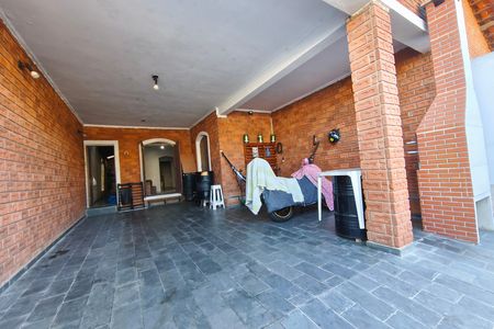Casa à venda com 260m², 3 quartos e 2 vagas Casa à venda com 260m², 3 quartos e 2 vagasQuintal - Garagem