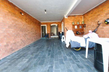 Casa à venda com 260m², 3 quartos e 2 vagas Casa à venda com 260m², 3 quartos e 2 vagasQuintal - Garagem