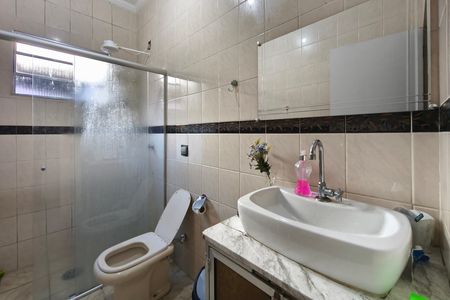 Casa à venda com 260m², 3 quartos e 2 vagas Casa à venda com 260m², 3 quartos e 2 vagasBanheiro Social