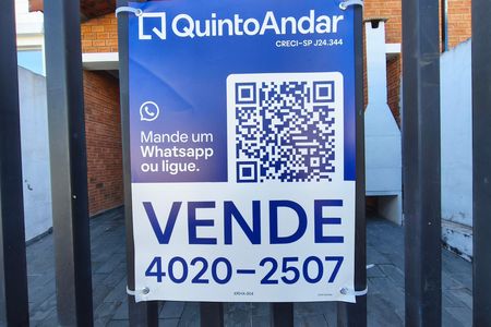 Casa à venda com 260m², 3 quartos e 2 vagas Casa à venda com 260m², 3 quartos e 2 vagasPLACA INSTALADA NA FACHADA