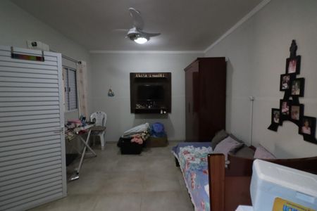 Casa à venda com 250m², 3 quartos e 4 vagasQuarto de Serviço