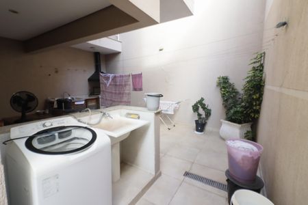 Casa à venda com 250m², 3 quartos e 4 vagasÁrea de Serviço