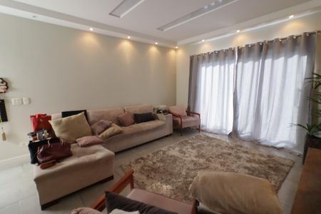 Casa à venda com 250m², 3 quartos e 4 vagasSala