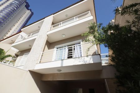 Casa à venda com 250m², 3 quartos e 4 vagasFachada