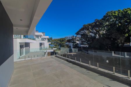 Casa de condomínio para alugar com 300m², 3 quartos e 2 vagas Casa de condomínio para alugar com 300m², 3 quartos e 2 vagasVaranda
