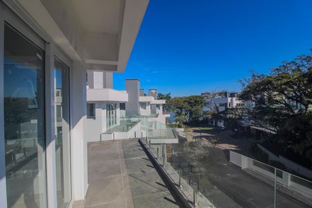 Casa de condomínio para alugar com 300m², 3 quartos e 2 vagas Casa de condomínio para alugar com 300m², 3 quartos e 2 vagasVaranda 2