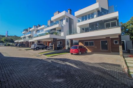 Casa de condomínio para alugar com 300m², 3 quartos e 2 vagas Casa de condomínio para alugar com 300m², 3 quartos e 2 vagasFachada