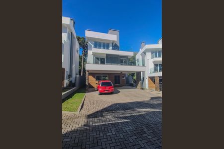 Casa de condomínio para alugar com 300m², 3 quartos e 2 vagas Casa de condomínio para alugar com 300m², 3 quartos e 2 vagasFachada