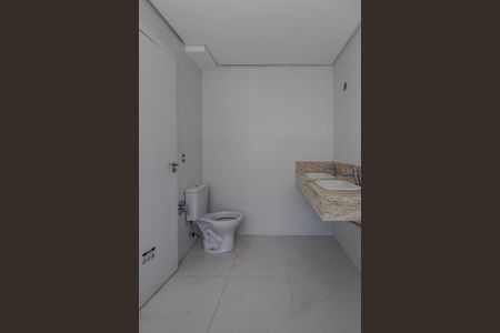 Casa de condomínio para alugar com 300m², 3 quartos e 2 vagas Casa de condomínio para alugar com 300m², 3 quartos e 2 vagasBanheiro da Suíte 3