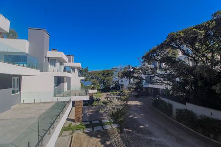 Casa de condomínio para alugar com 300m², 3 quartos e 2 vagas Casa de condomínio para alugar com 300m², 3 quartos e 2 vagasVaranda