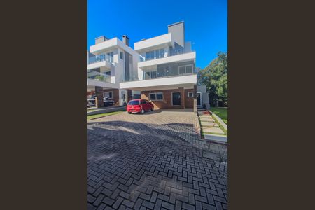 Casa de condomínio para alugar com 300m², 3 quartos e 2 vagas Casa de condomínio para alugar com 300m², 3 quartos e 2 vagasFachada