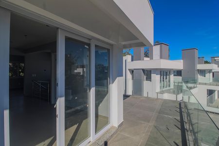 Casa de condomínio para alugar com 300m², 3 quartos e 2 vagas Casa de condomínio para alugar com 300m², 3 quartos e 2 vagasVaranda 2