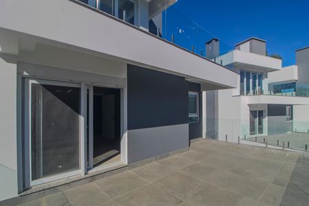 Casa de condomínio para alugar com 300m², 3 quartos e 2 vagas Casa de condomínio para alugar com 300m², 3 quartos e 2 vagasVaranda