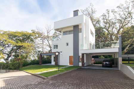 Casa de condomínio para alugar com 300m², 3 quartos e 4 vagas Casa de condomínio para alugar com 300m², 3 quartos e 4 vagasFachada