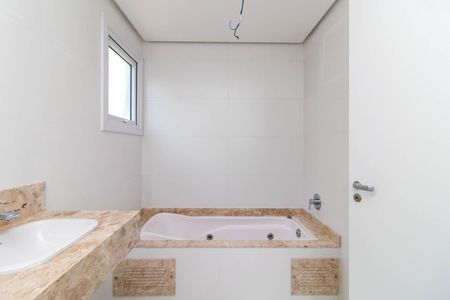 Casa de condomínio para alugar com 300m², 3 quartos e 4 vagas Casa de condomínio para alugar com 300m², 3 quartos e 4 vagasBanheiro do Quarto 1