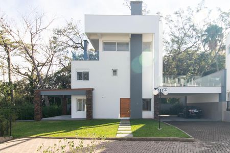 Casa de condomínio para alugar com 300m², 3 quartos e 4 vagas Casa de condomínio para alugar com 300m², 3 quartos e 4 vagasFachada