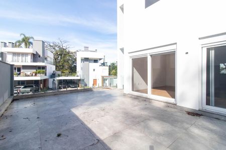 Casa de condomínio para alugar com 300m², 3 quartos e 4 vagas Casa de condomínio para alugar com 300m², 3 quartos e 4 vagasVaranda do Quarto 3