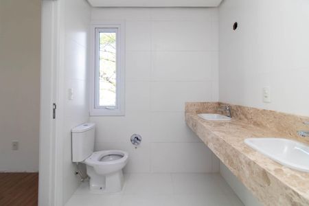 Casa de condomínio para alugar com 300m², 3 quartos e 4 vagas Casa de condomínio para alugar com 300m², 3 quartos e 4 vagasBanheiro do Quarto 1