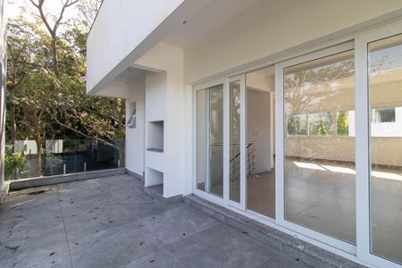 Casa de condomínio para alugar com 300m², 3 quartos e 4 vagas Casa de condomínio para alugar com 300m², 3 quartos e 4 vagasVaranda da Sala 2