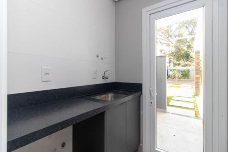 Casa de condomínio para alugar com 300m², 3 quartos e 2 vagas Casa de condomínio para alugar com 300m², 3 quartos e 2 vagasCozinha e Área de Serviço