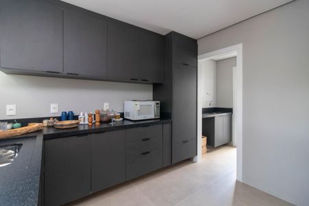 Casa de condomínio para alugar com 300m², 3 quartos e 2 vagas Casa de condomínio para alugar com 300m², 3 quartos e 2 vagasCozinha e Área de Serviço