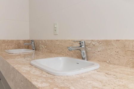Casa de condomínio para alugar com 300m², 3 quartos e 2 vagas Casa de condomínio para alugar com 300m², 3 quartos e 2 vagasBanheiro do Quarto 3