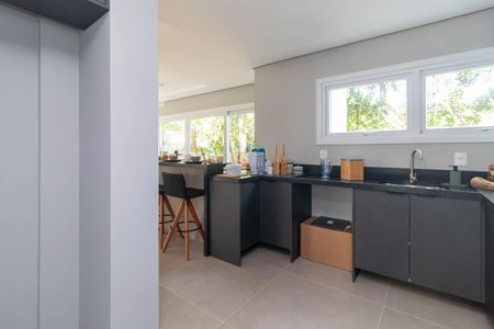 Casa de condomínio para alugar com 300m², 3 quartos e 2 vagas Casa de condomínio para alugar com 300m², 3 quartos e 2 vagasCozinha e Área de Serviço
