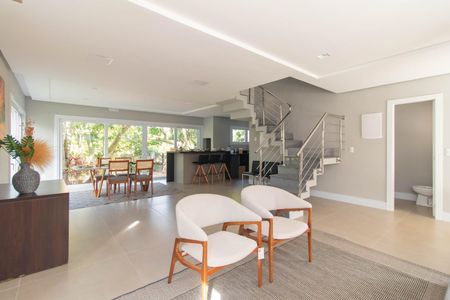 Sala de casa de condomínio para alugar com 3 quartos, 300m² em Pedra Redonda, Porto Alegre