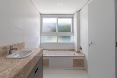 Casa de condomínio para alugar com 300m², 3 quartos e 2 vagas Casa de condomínio para alugar com 300m², 3 quartos e 2 vagasBanheiro do Quarto 3