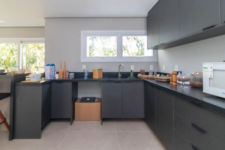 Casa de condomínio para alugar com 300m², 3 quartos e 2 vagas Casa de condomínio para alugar com 300m², 3 quartos e 2 vagasCozinha e Área de Serviço
