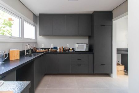 Casa de condomínio para alugar com 300m², 3 quartos e 2 vagas Casa de condomínio para alugar com 300m², 3 quartos e 2 vagasCozinha e Área de Serviço