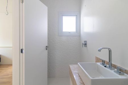 Casa de condomínio para alugar com 330m², 3 quartos e 4 vagas Casa de condomínio para alugar com 330m², 3 quartos e 4 vagasBanheiro do Quarto 2