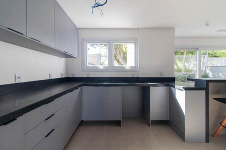 Casa de condomínio para alugar com 330m², 3 quartos e 4 vagas Casa de condomínio para alugar com 330m², 3 quartos e 4 vagasCozinha e Área de Serviço