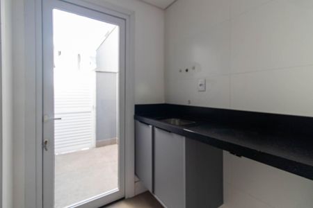 Casa de condomínio para alugar com 330m², 3 quartos e 4 vagas Casa de condomínio para alugar com 330m², 3 quartos e 4 vagasCozinha e Área de Serviço