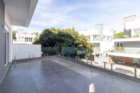 Casa de condomínio para alugar com 330m², 3 quartos e 4 vagas Casa de condomínio para alugar com 330m², 3 quartos e 4 vagasVaranda do Quarto 3